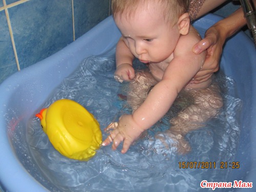 Ребенок ненавидит мыться. Что делать?