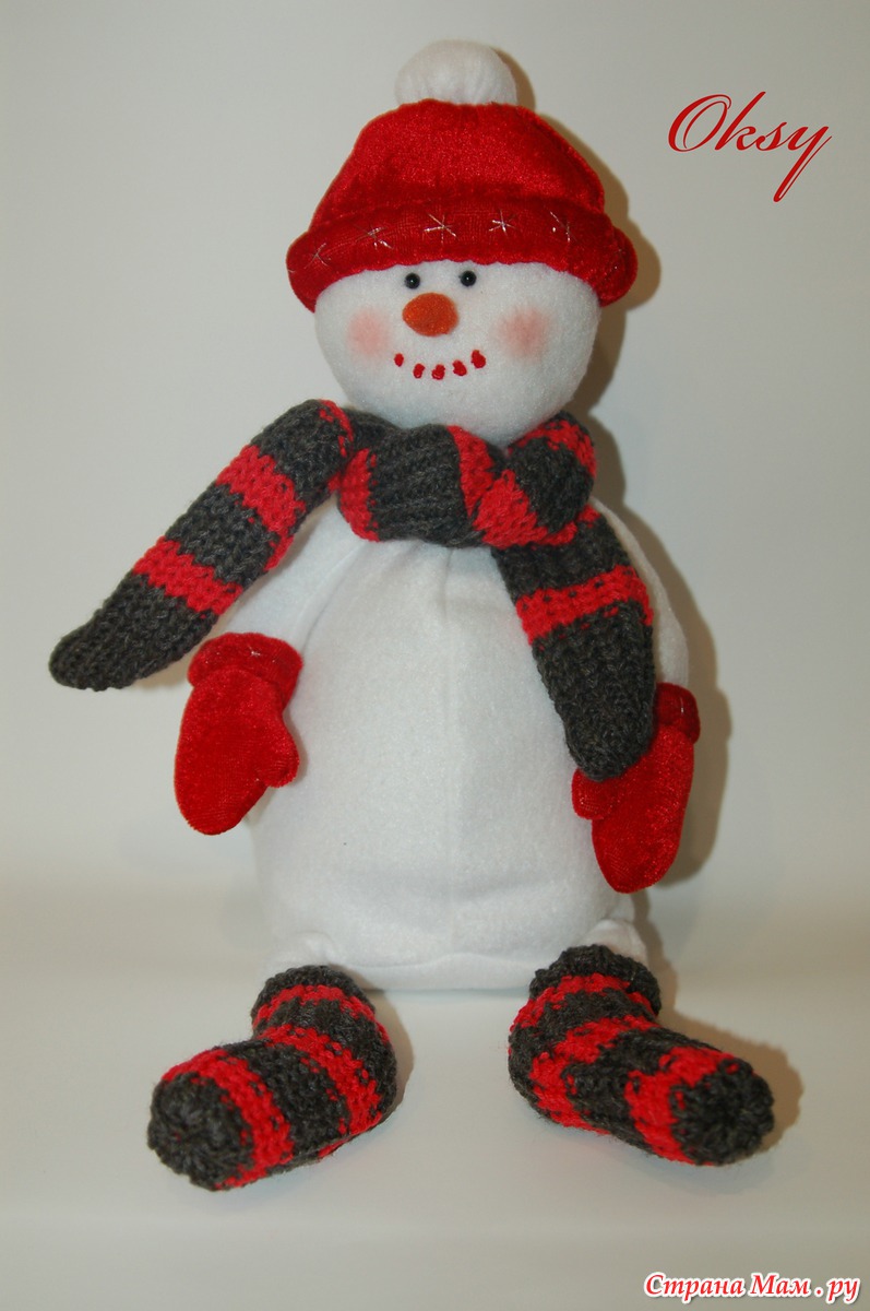 Новогодние игрушки своими руками: забавный снеговик из обычных носков
