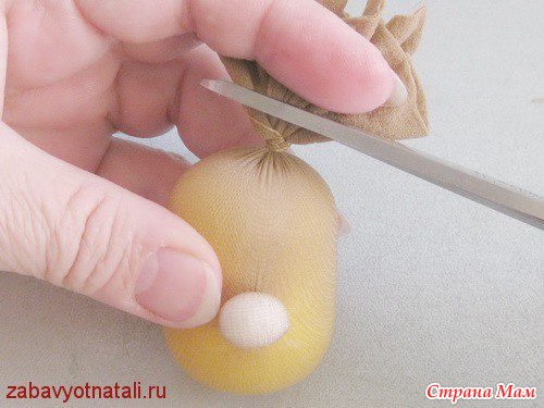 Домовенок из киндера своими руками Домовенок из киндера своими руками