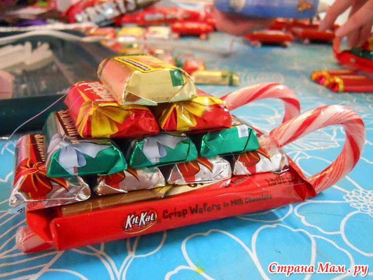 Как оформить новогодний подарок из конфет