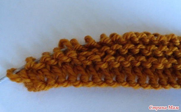 Шапка-бини поперечным вязанием укороченными рядами (без дырочек) спицами