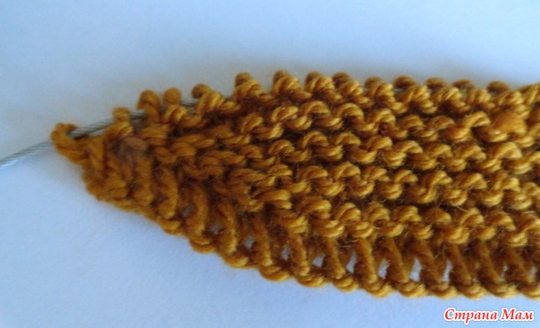 Шапка-бини поперечным вязанием укороченными рядами (без дырочек) спицами