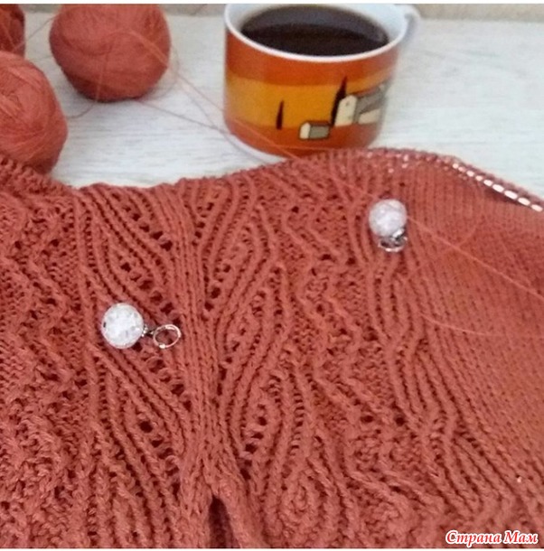 Вязание спицами пуловера с узором на спине Tevara  by Paula Pereira