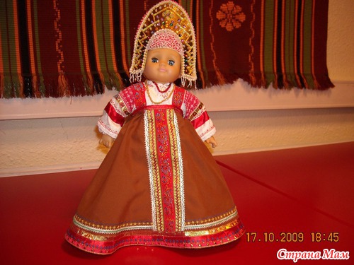 Кукла в русском костюме