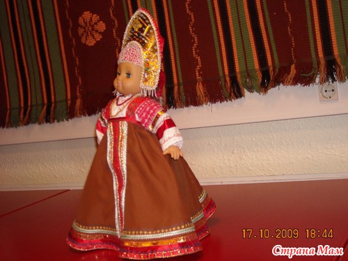 Кукла в русском костюме
