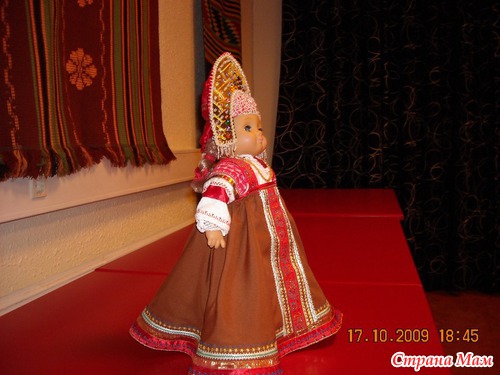 Кукла в русском костюме