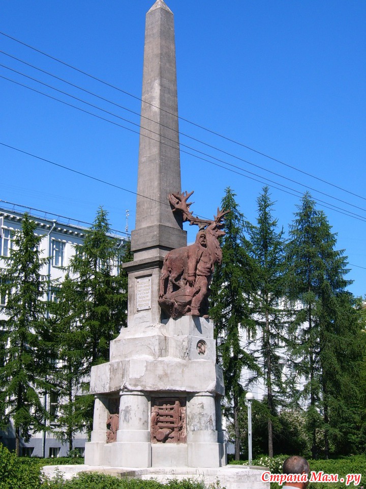 Памятник севера. Обелиск севера Архангельск. Памятник Обелиск севера в Архангельске. Обелиск покорителям севера Архангельск. Памятник покорителям севера Архангельск.