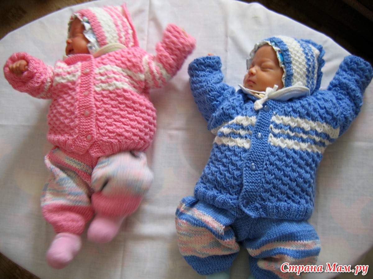 Порядок вязания детского костюмчика для новорожденного спицами