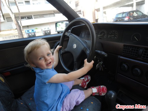 Моя маленькая автолюбительница!