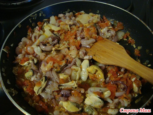 Паста с морским коктейлем.