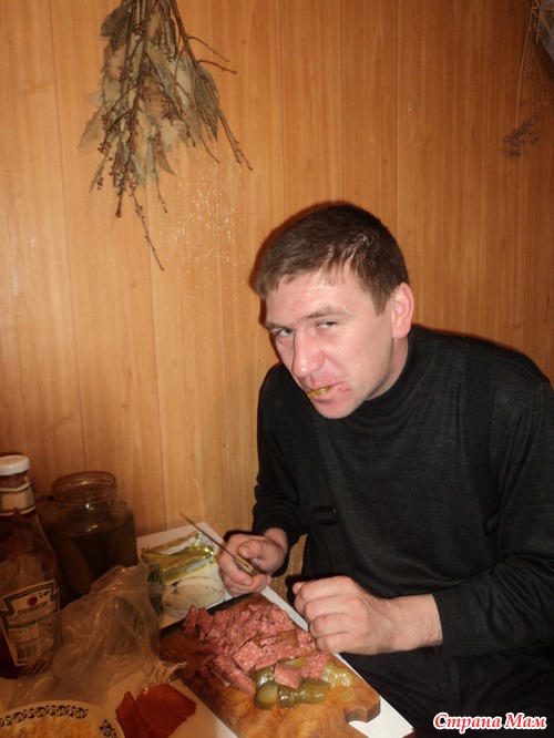 Вся семья на кухне.