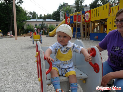 АНДРЮША В ГОРОДСКОМ ПАРКЕ.