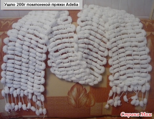 Еще один помпонный шарфик.