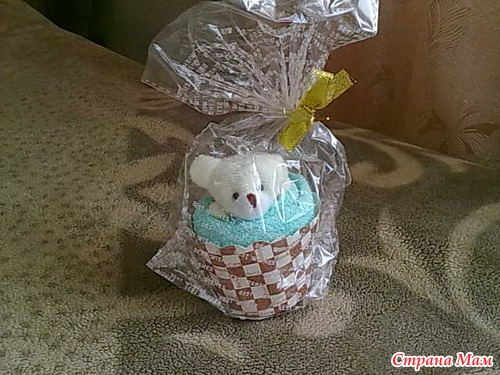 А мне пришла посылочка с подарочками на день рождения!!!