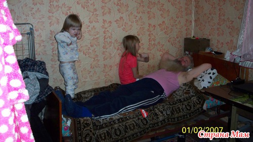 Так девочки заказываем Деда Мороза!!! А чего й то дед без дела то сидит? )))