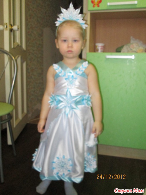    )))