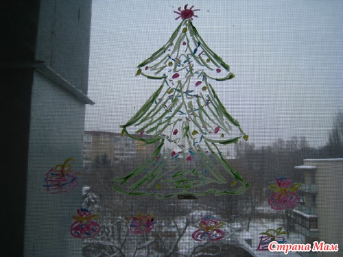 А вы украшаете рабочее место на НГ?