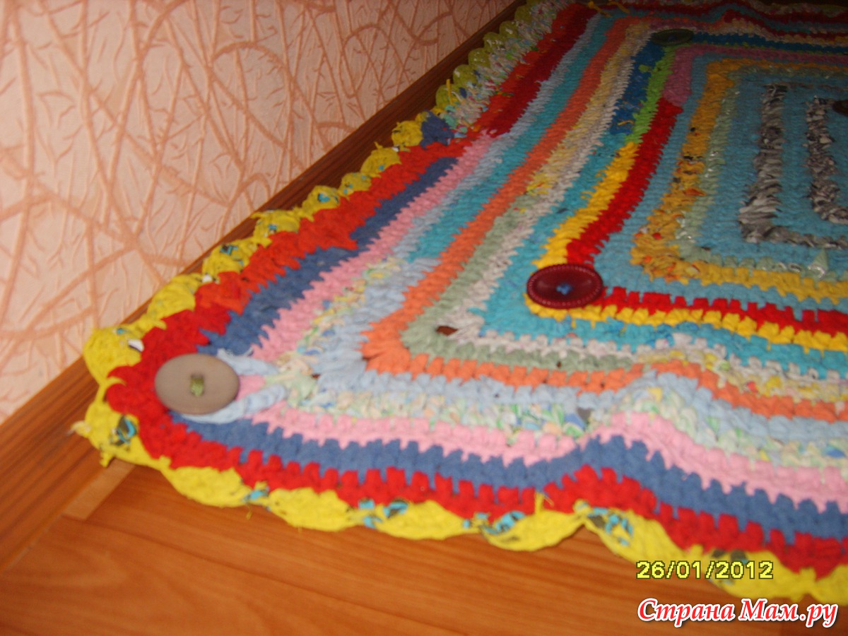 Лучший вариант вязаного коврика крючком для начинающих
