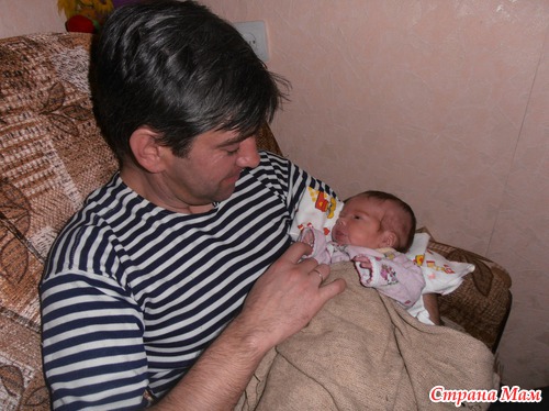 Первая прогулка с папой.