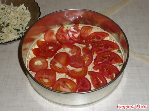 Пирог с помидором и адыгейским сыром.