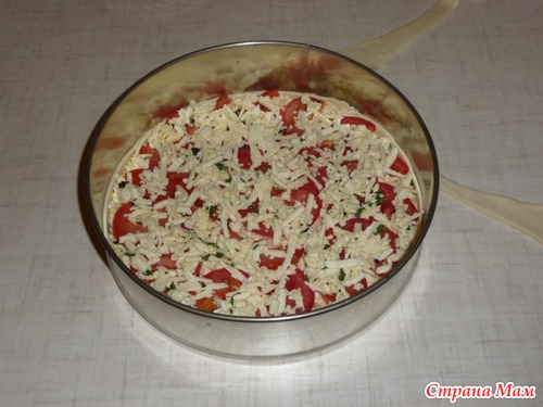 Пирог с помидором и адыгейским сыром.