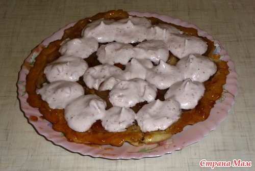 Тарт Татен с яблоком, корицей и клубничным мусом