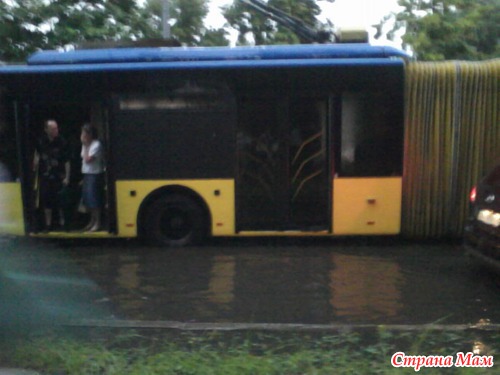 Потоп в Киеве, фотки с телефона( все это безобразие фоткали)))