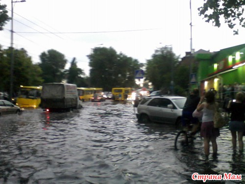 Потоп в Киеве, фотки с телефона( все это безобразие фоткали)))