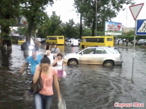 Потоп в Киеве, фотки с телефона( все это безобразие фоткали)))