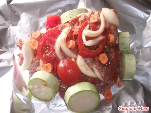 Рулька с овощами