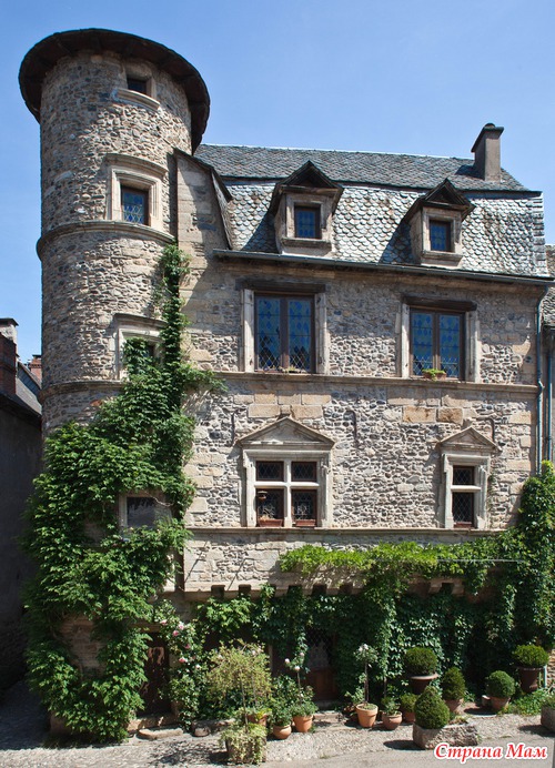  Sainte Eulalie d'Olt. 