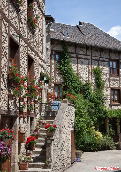  Sainte Eulalie d'Olt. 