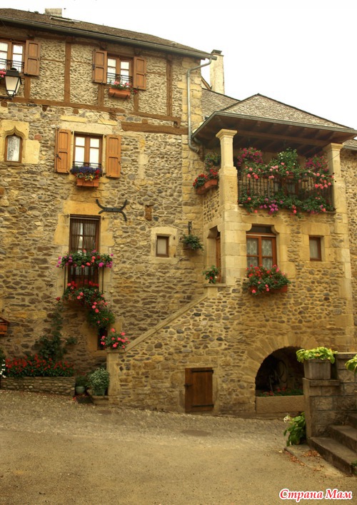  Sainte Eulalie d'Olt. 