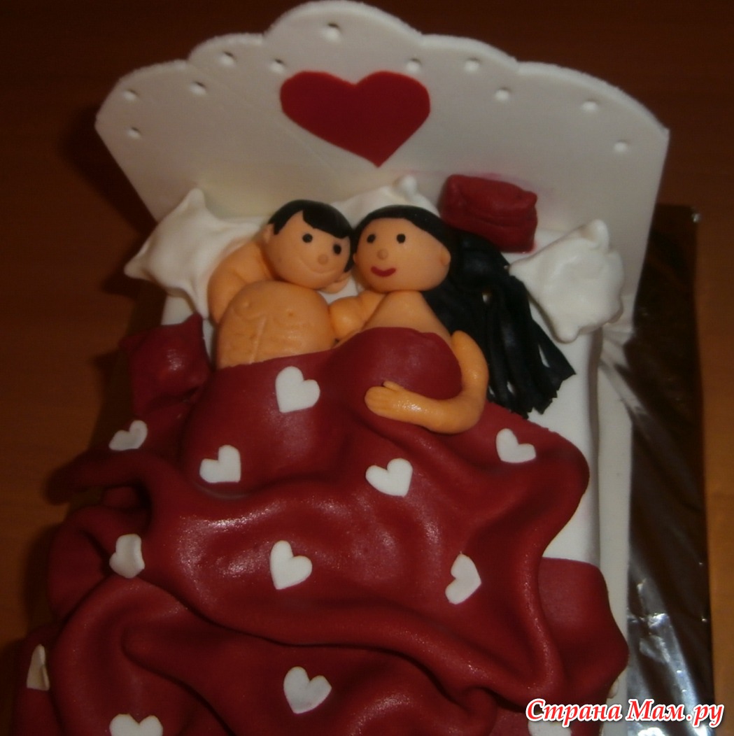 Торт кровать с влюбленными