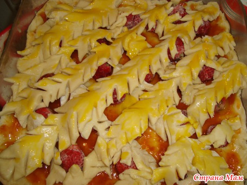 Пирог с арбикосами и клубникой.