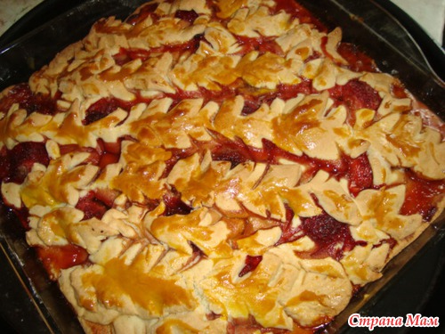 Пирог с арбикосами и клубникой.