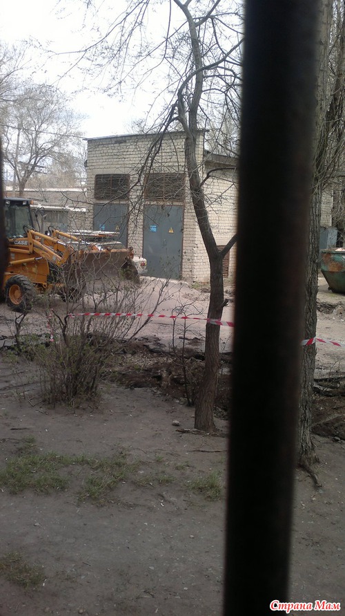 А из нашего окна... разруха полная видна!