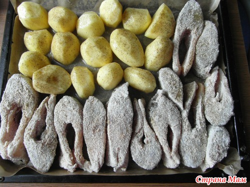 Запеченные рыба, картофель.