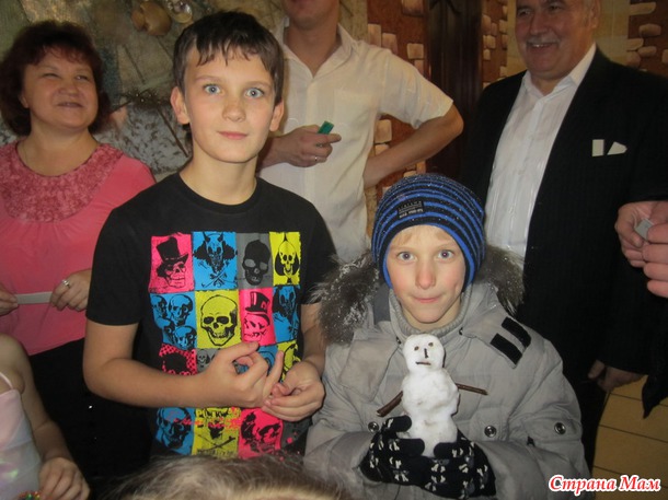 И мы слепили первого снеговика...