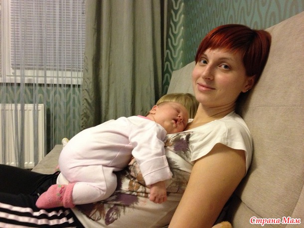 Сегодня нашей бусинке годик :)))