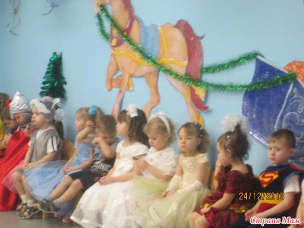 Утренник в средней группе в саду.