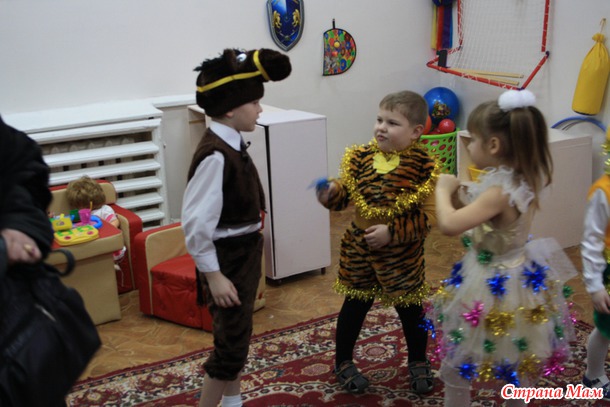 Наш детсадовский новогодний утренник и мой самодельный костюм лошадки