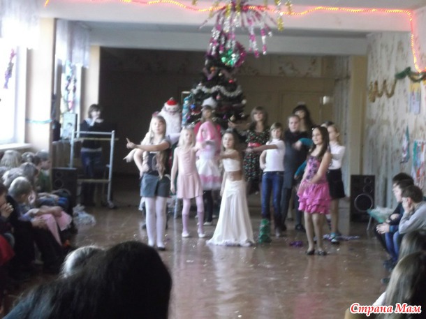 Настя на празднике