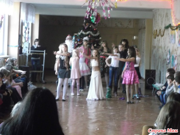 Настя на празднике