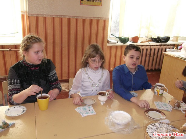 Настя на празднике