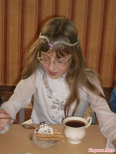 Настя на празднике