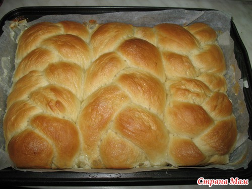 . Молоком мы заливаем и вкусняшки выпекаем...