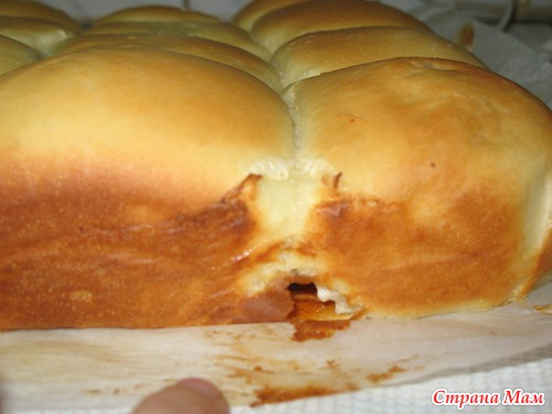 . Молоком мы заливаем и вкусняшки выпекаем...