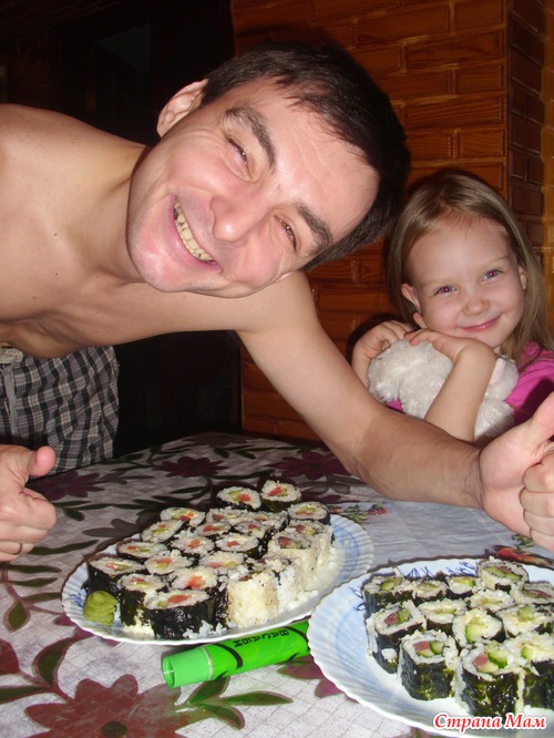 А вот наш первый опыт приготовления суши...)))