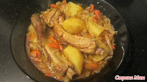 Капуста тушеная со свиными ребрами и картошечкой